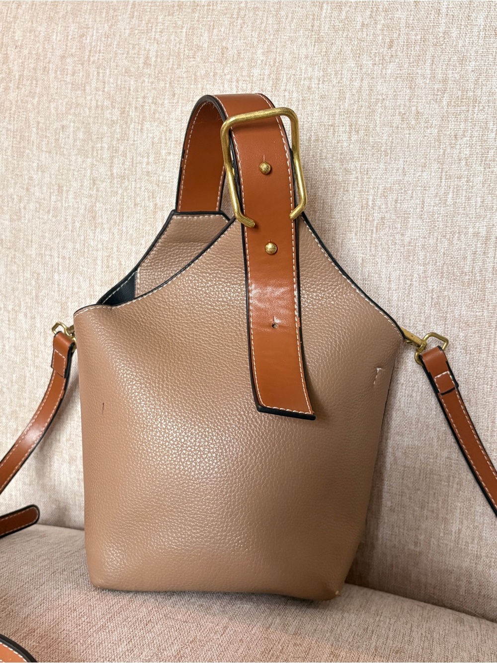 Balloon Bucket Bag in Taupe & Tan